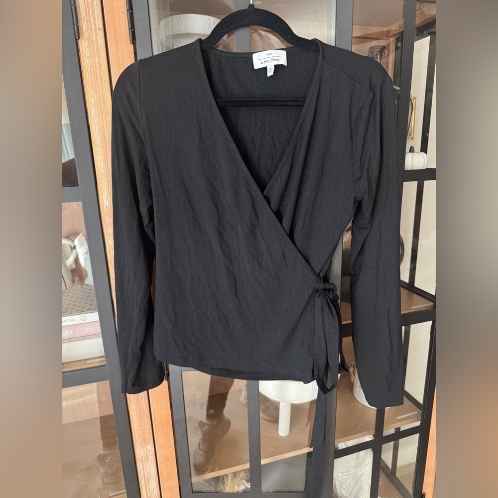 & other stories modal yoga top ballerina modal wrap cropped tie waist vneck - Picture 2 of 7